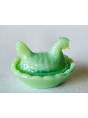 Vintage MINI Jade Jadeite Green Glass Hen On Nest Trinket Dish - Approx. 2.5"